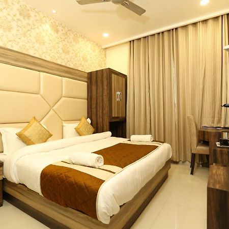 Hotel Malhotra Inn 50 Meter From Golden Temple Amritsar Exterior foto