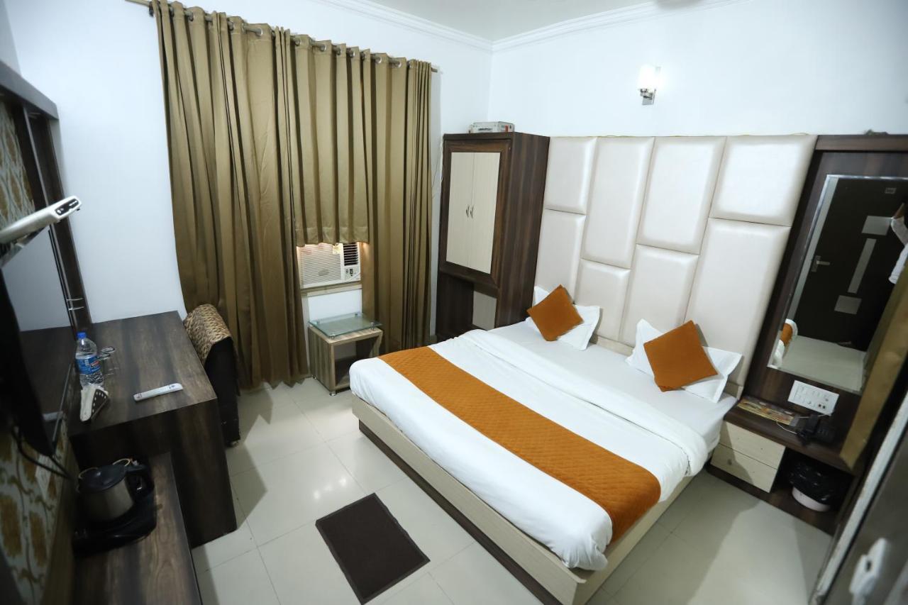 Hotel Malhotra Inn 50 Meter From Golden Temple Amritsar Exterior foto
