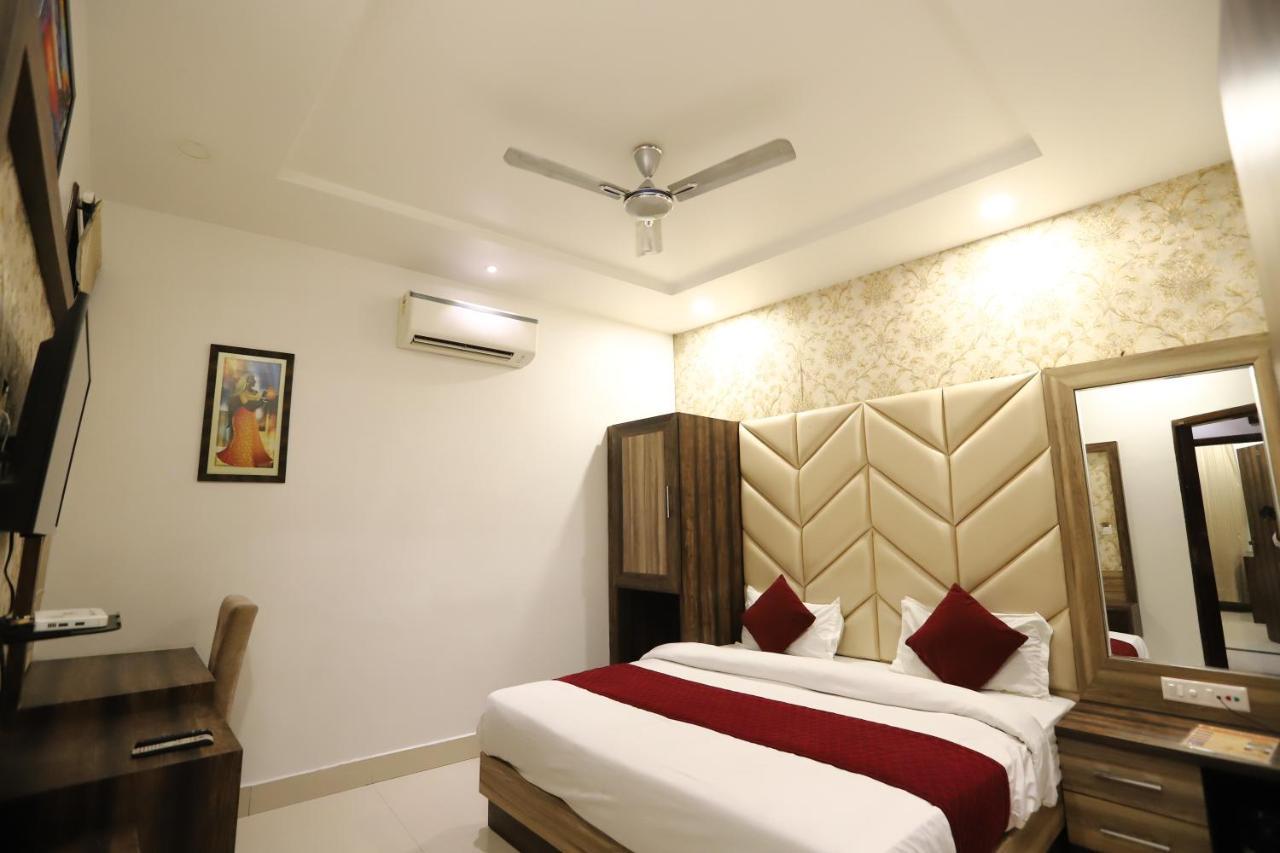 Hotel Malhotra Inn 50 Meter From Golden Temple Amritsar Exterior foto