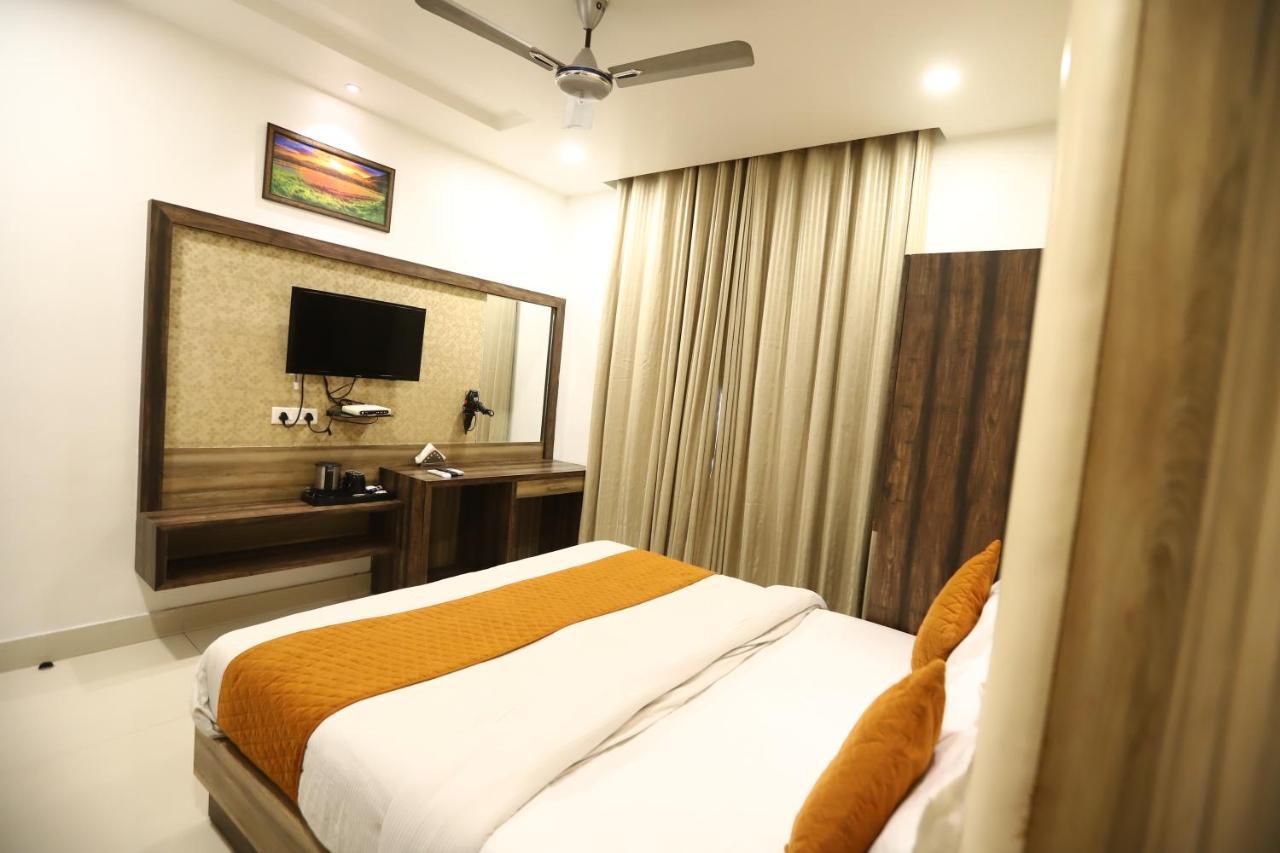 Hotel Malhotra Inn 50 Meter From Golden Temple Amritsar Exterior foto