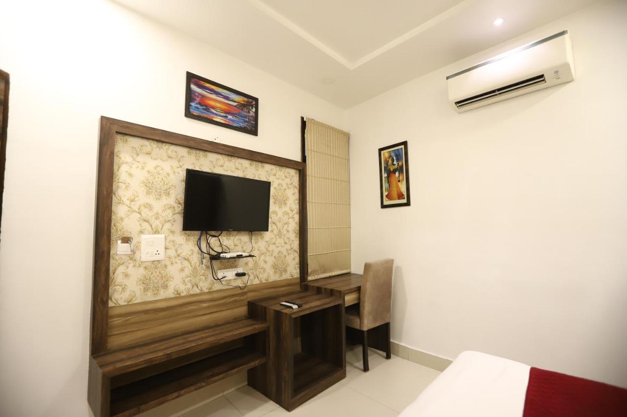 Hotel Malhotra Inn 50 Meter From Golden Temple Amritsar Exterior foto