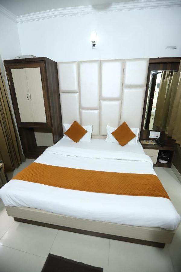 Hotel Malhotra Inn 50 Meter From Golden Temple Amritsar Exterior foto