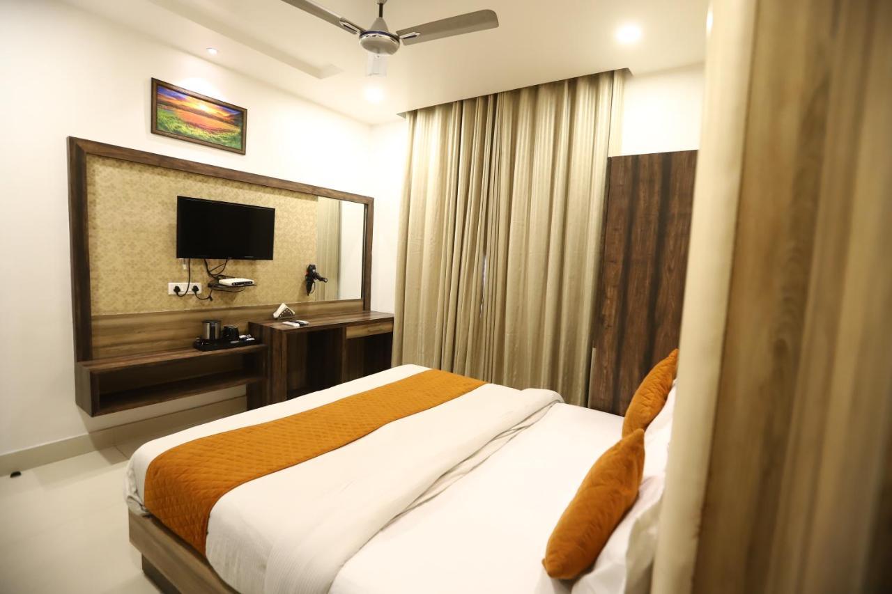 Hotel Malhotra Inn 50 Meter From Golden Temple Amritsar Exterior foto