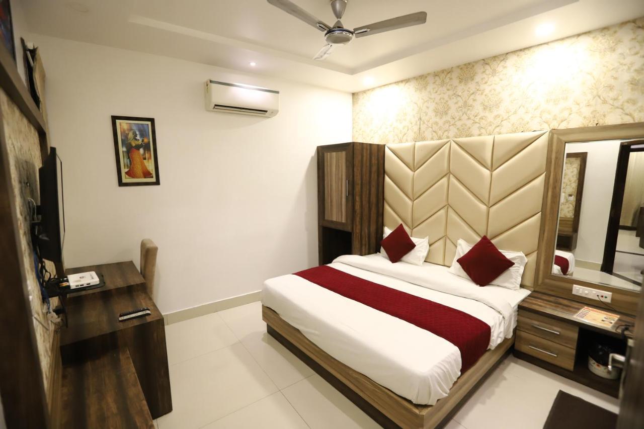Hotel Malhotra Inn 50 Meter From Golden Temple Amritsar Exterior foto