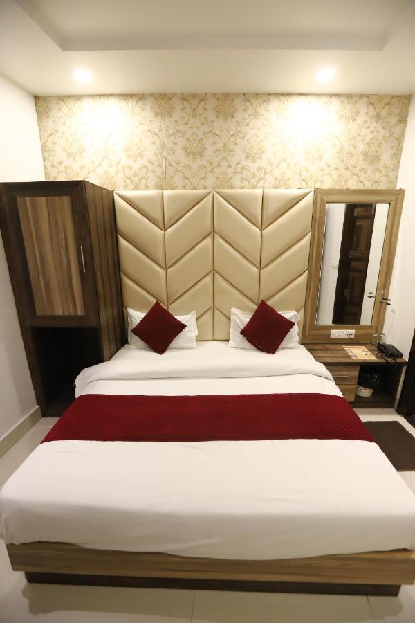 Hotel Malhotra Inn 50 Meter From Golden Temple Amritsar Exterior foto