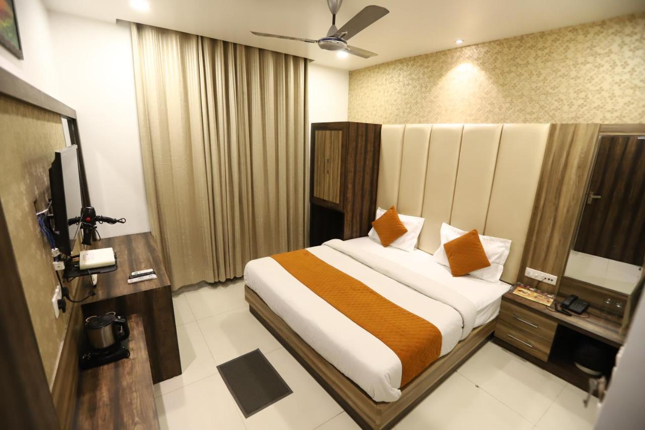 Hotel Malhotra Inn 50 Meter From Golden Temple Amritsar Exterior foto