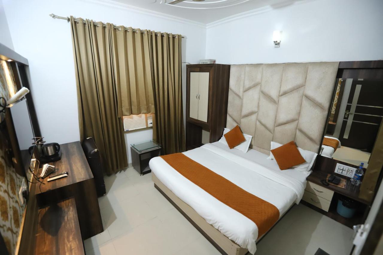 Hotel Malhotra Inn 50 Meter From Golden Temple Amritsar Exterior foto