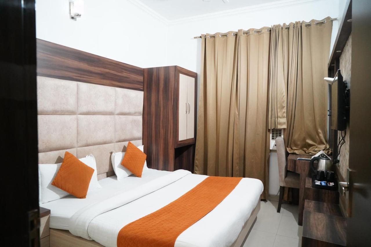 Hotel Malhotra Inn 50 Meter From Golden Temple Amritsar Exterior foto