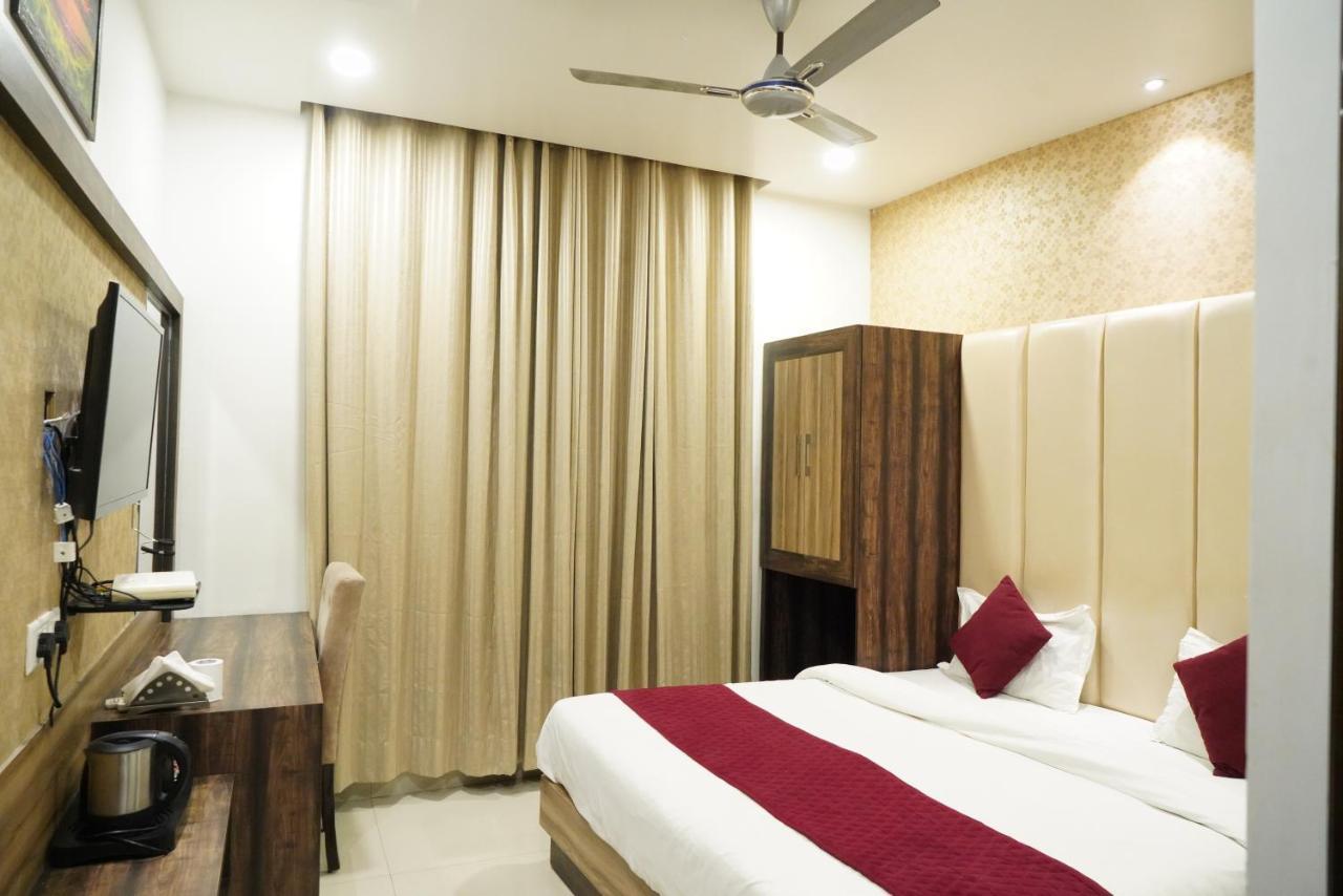 Hotel Malhotra Inn 50 Meter From Golden Temple Amritsar Exterior foto