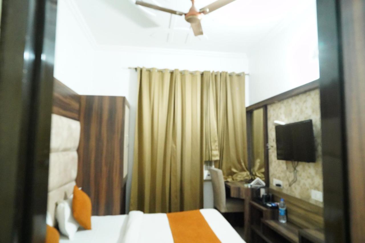 Hotel Malhotra Inn 50 Meter From Golden Temple Amritsar Exterior foto