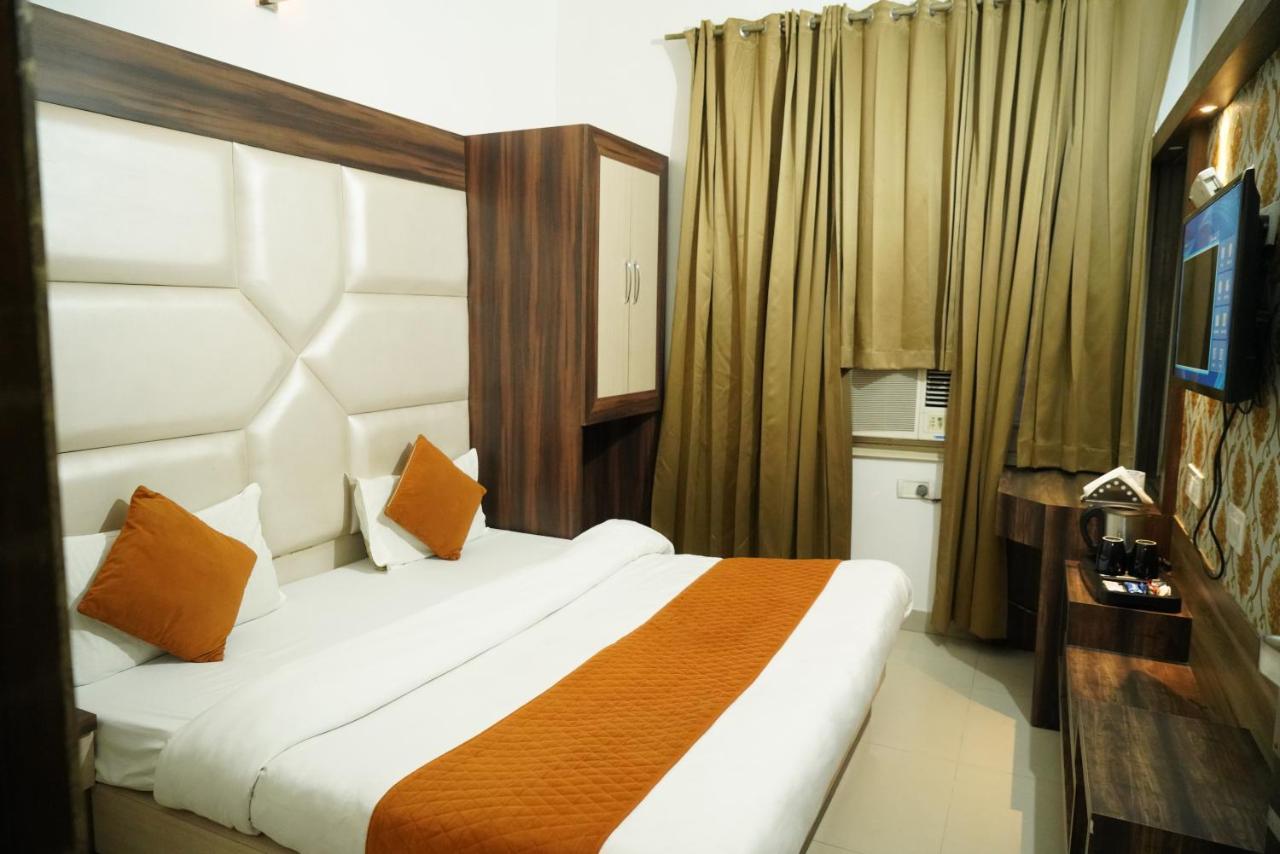 Hotel Malhotra Inn 50 Meter From Golden Temple Amritsar Exterior foto