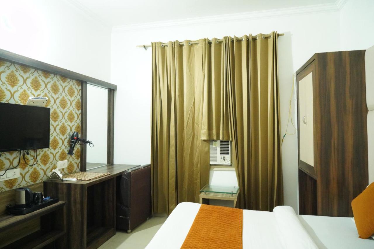 Hotel Malhotra Inn 50 Meter From Golden Temple Amritsar Exterior foto