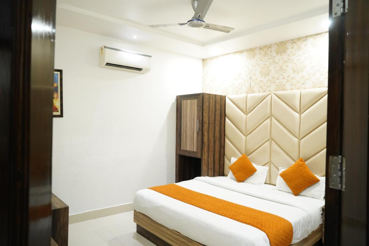Hotel Malhotra Inn 50 Meter From Golden Temple Amritsar Exterior foto