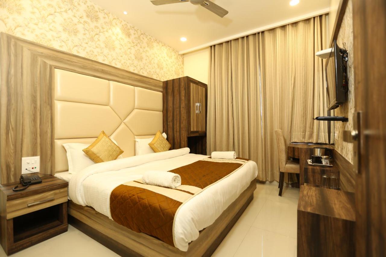 Hotel Malhotra Inn 50 Meter From Golden Temple Amritsar Exterior foto